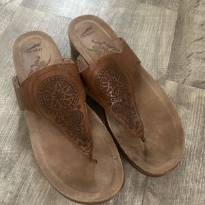 Dansko Priya Brown Leather Thong Flip Flop Sandals Casual Arch Support size 11